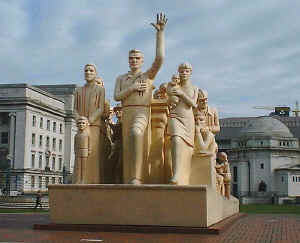 forward.jpg (66204 bytes)