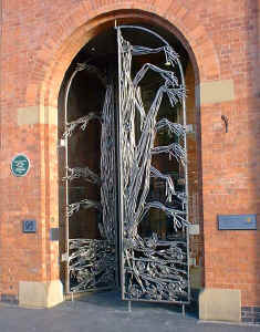 gates2.jpg (88480 bytes)
