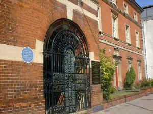oratorygates.jpg (111832 bytes)