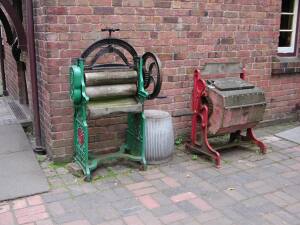 Mangle and washing machine